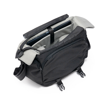 Mantis 3.0 Camera Messenger Bag