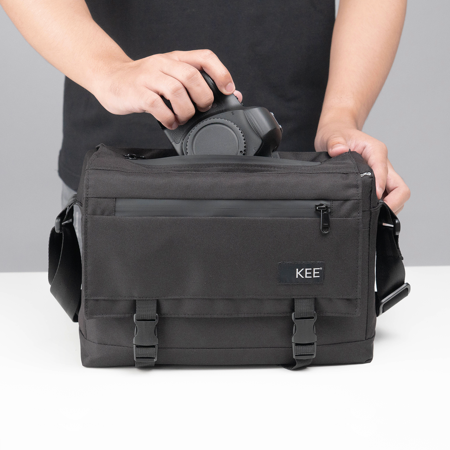 Neira Camera Messenger Bag